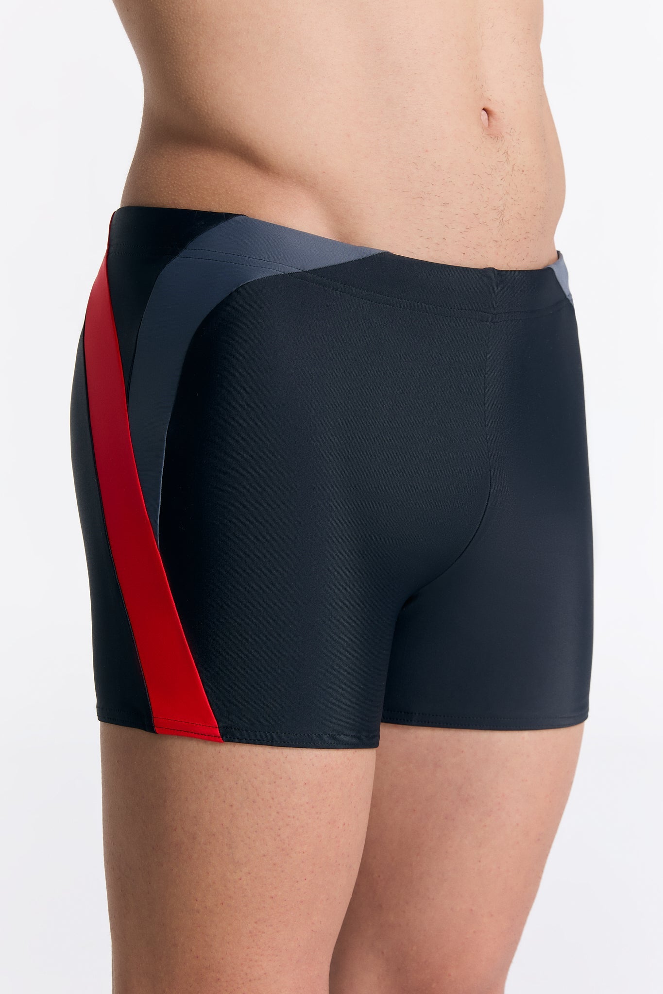 T8231-47 | Herren Trunk Badehose – Nachhaltig, ECONYL®, Schnelltrocknend - Schwarz-Rot